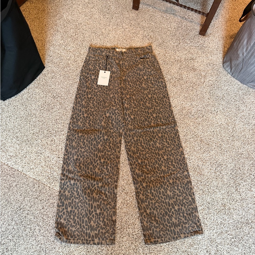 Chic Leopard Print Wide Leg Jeans
